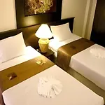 Grand Pinnacle Hotel