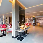 Axis Bangkok - Near Qsncc