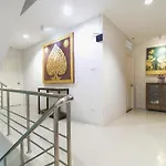 Oyo 818 Suksomboon Residence