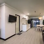 Silom 2 Bedrooms Bts S6