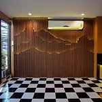 The O-Zone Airport Inn