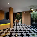 The O-Zone Airport Inn