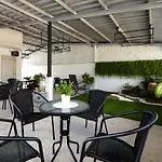Le Bonheur Poshtel