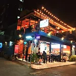 Tia Thai Hostel