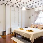 24 Samsen Heritage House