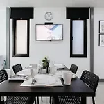 P4 Silom Large 2Beds Full Kitchen Wifi 4-6Pax