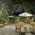 24 Samsen Heritage House
