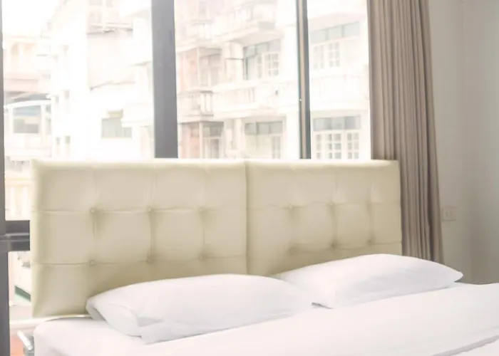 Le Bonheur Poshtel