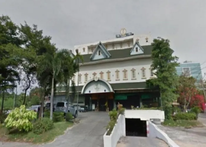 13 Coins Airport Hotel Ngam Wong Wan - Domestic