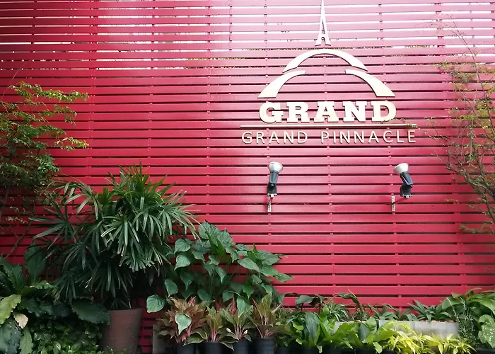 Grand Pinnacle
