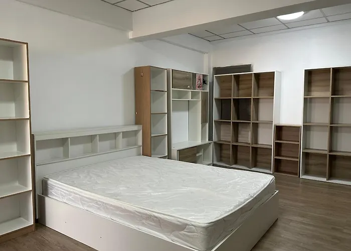 Abac Condo, Huamak