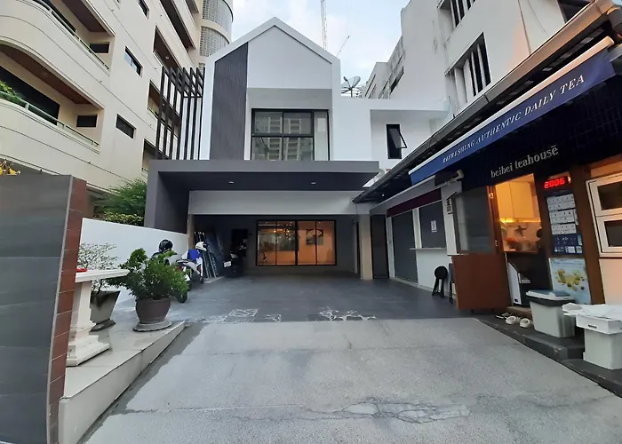 23 Ava At Saladaeng