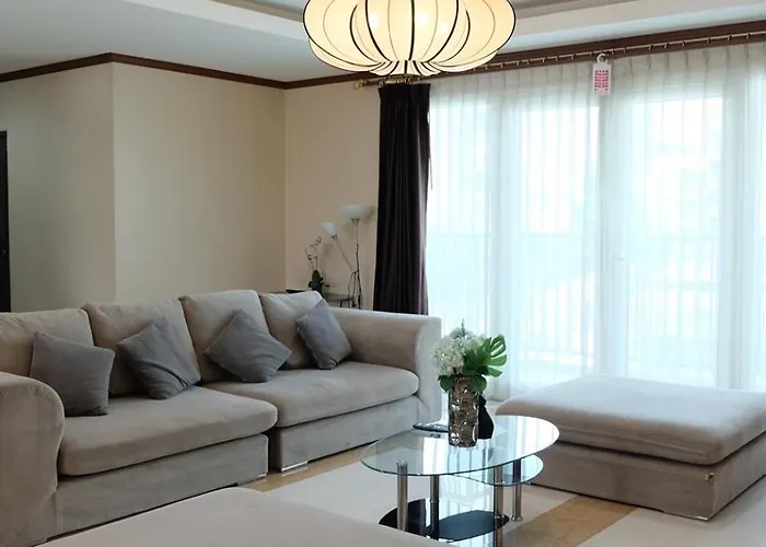 3 Bedrooms Apartment In Ekkamai,Sukhumvit