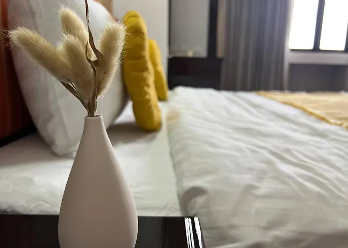 Selfcheckin 1 Bedroom Omni Tower Bangkok Center Near Ploenchit Asoke Sukhumvit Bts Night Club Pool&Gym