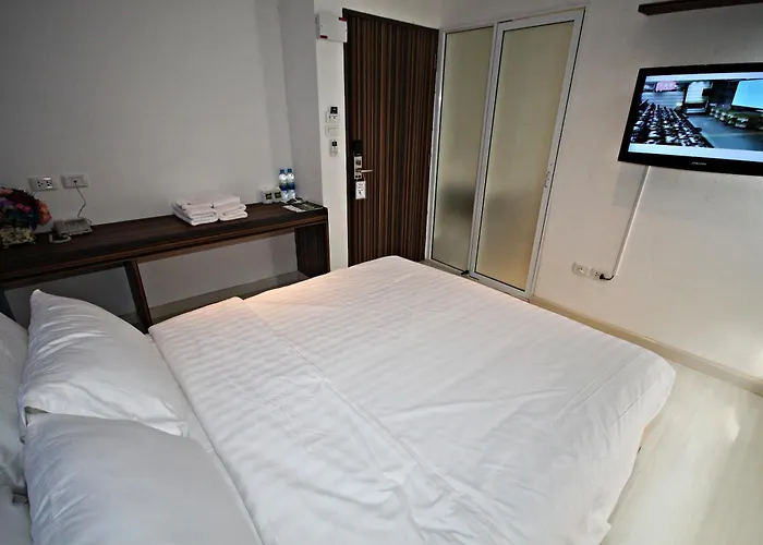 Nantra Ekkamai Hotel