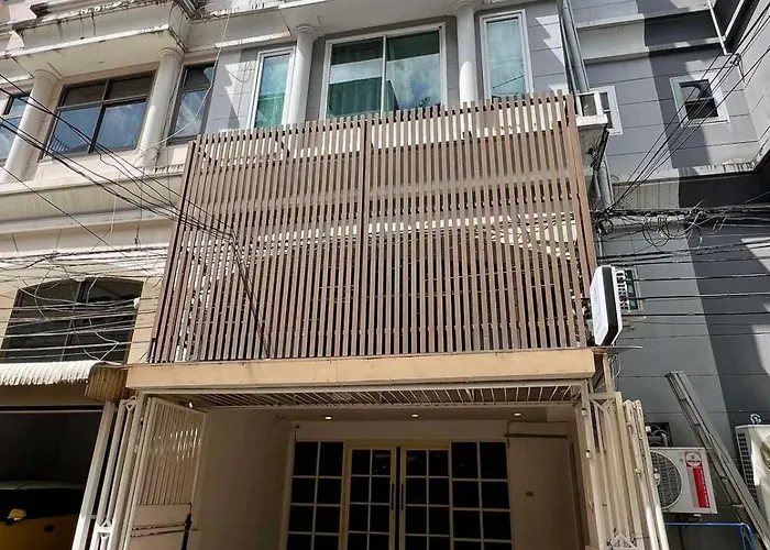 Comfy Crib Hostel 2