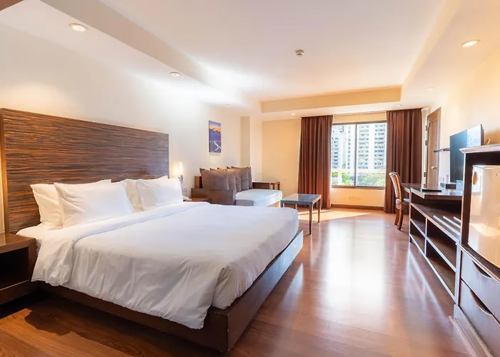 Journeyhub Sukhumvit 26, Bangkok - Formerly St James Hotel