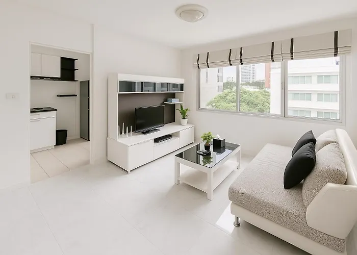 Low-Rise House In Thonglor Bts With Pool & Gym