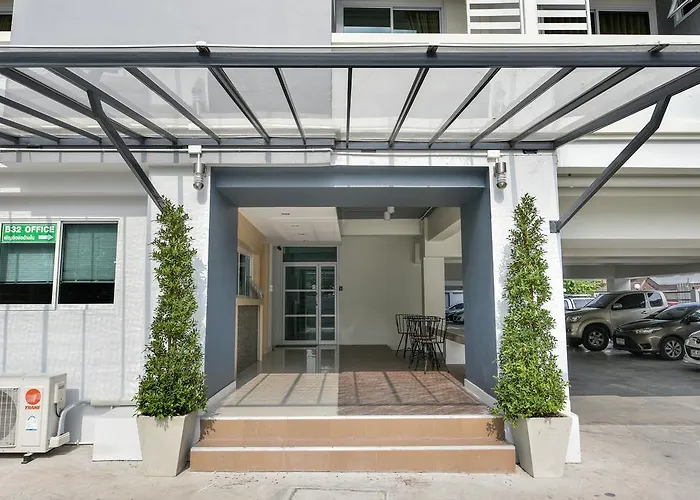 B32 Apartment
