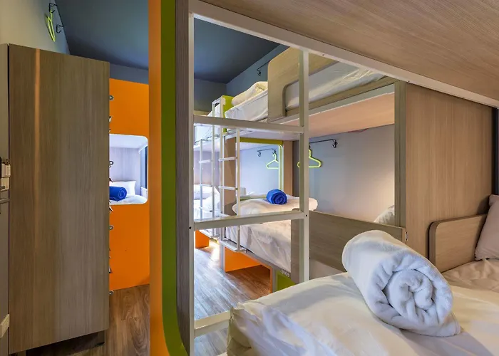 iSanook Hostel