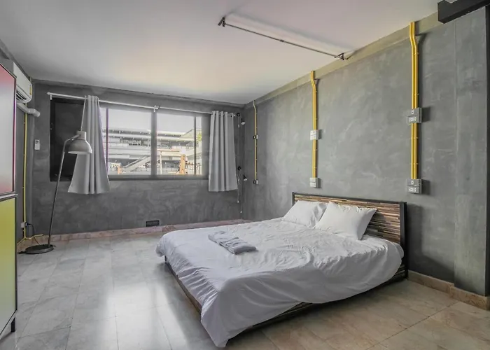 M Gray Hostel
