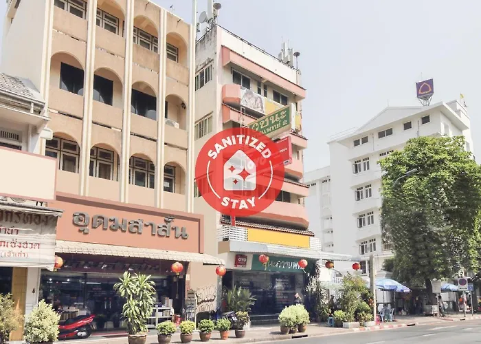 Oyo 537 Na Banglampoo Hotel