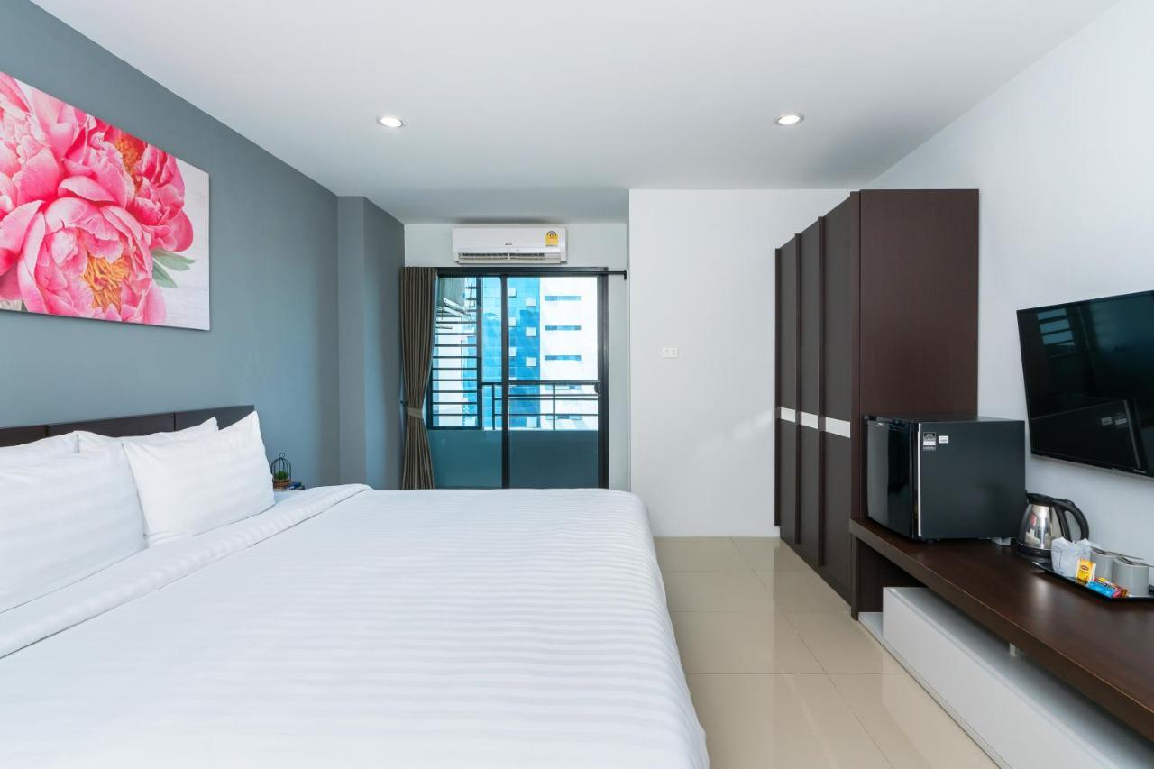 De Botan Srinakarin & Hotel Bangkok