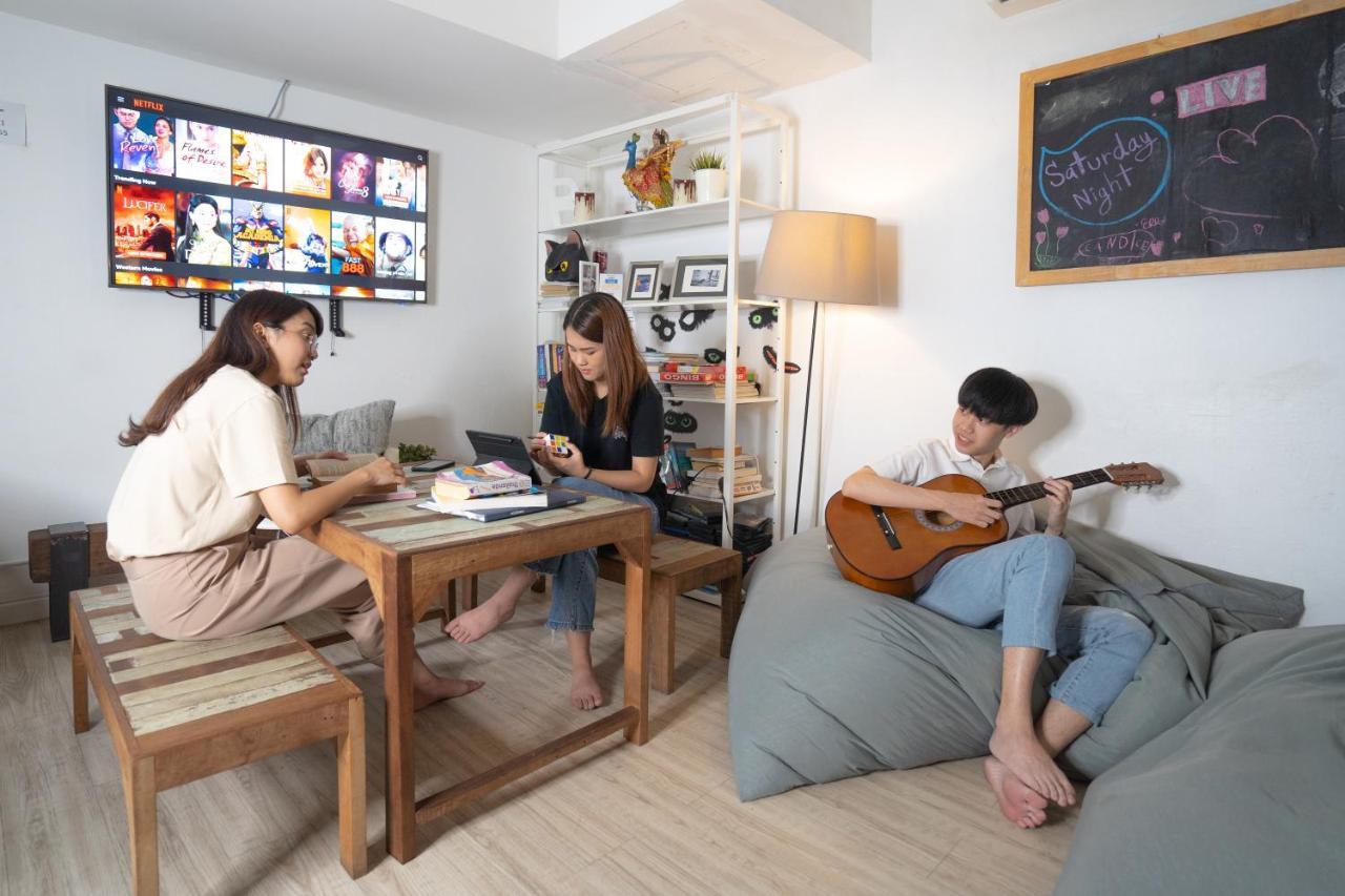 3howw @ Sukhumvit 21 Hostel Bangkok