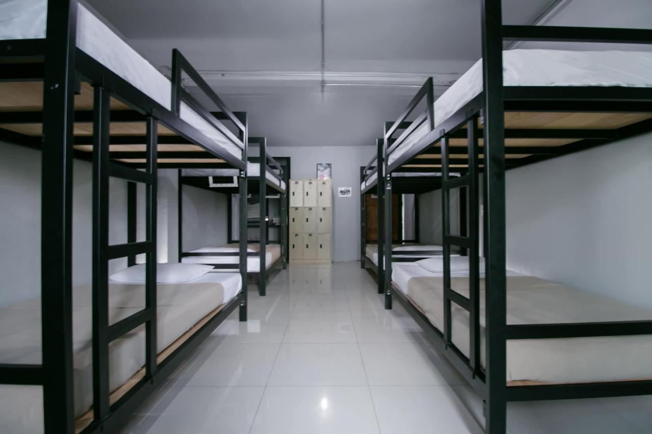 Oyo 421 Guyasuka & Cafe Hotel 2*