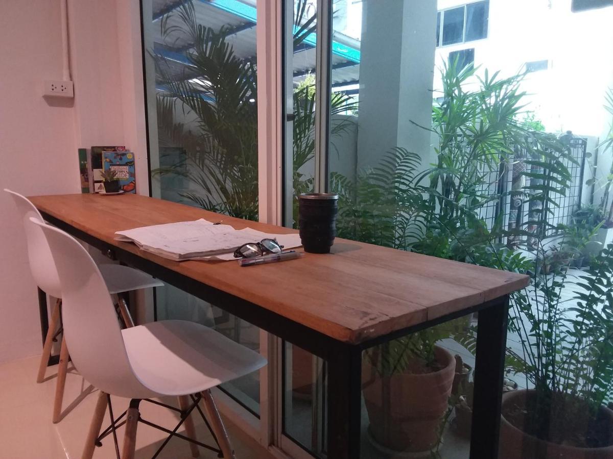 Pingplalee Female House Bed & Breakfast Bangkok