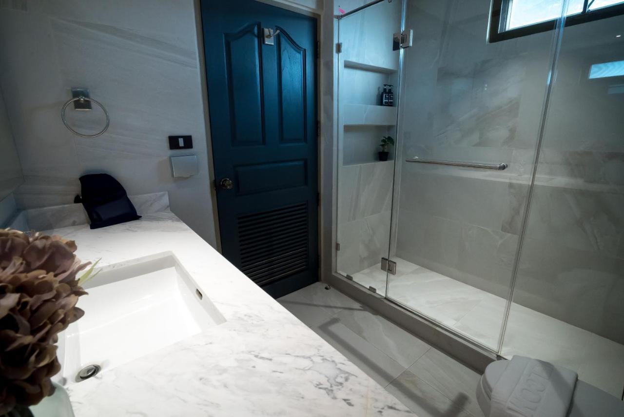 Big Apt, Hidden Gem, Fully Equipped 2 Big Br, 2 Ba, Spacious Living In Dt Apartment