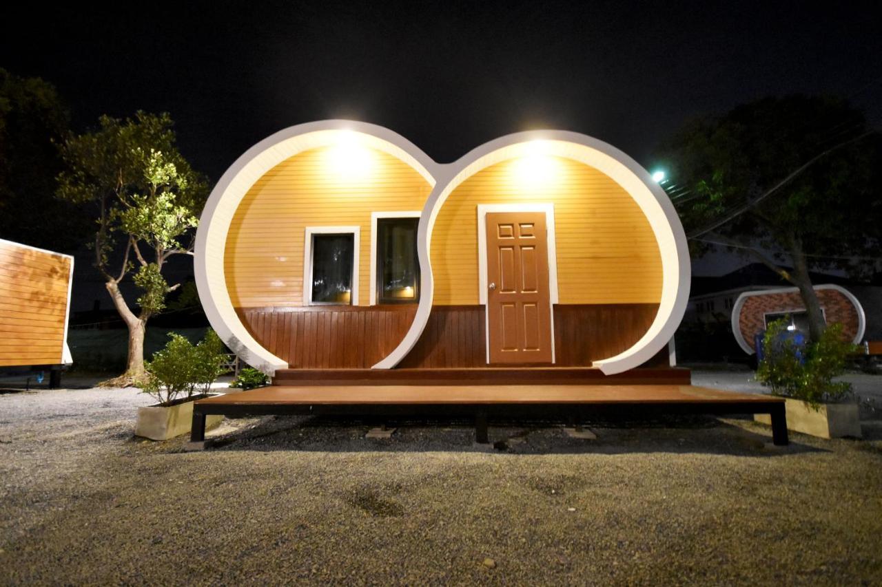 Tiny Hut *