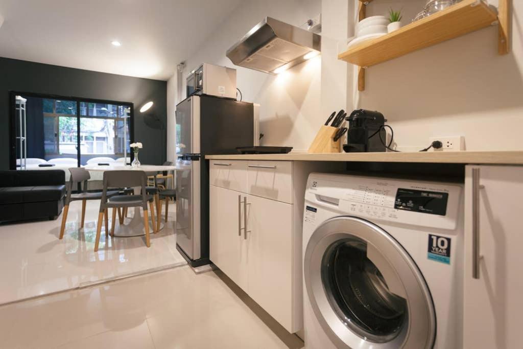 S2 Silom Large 4-6 Guests Full Kitchen Wifi * Bangkok