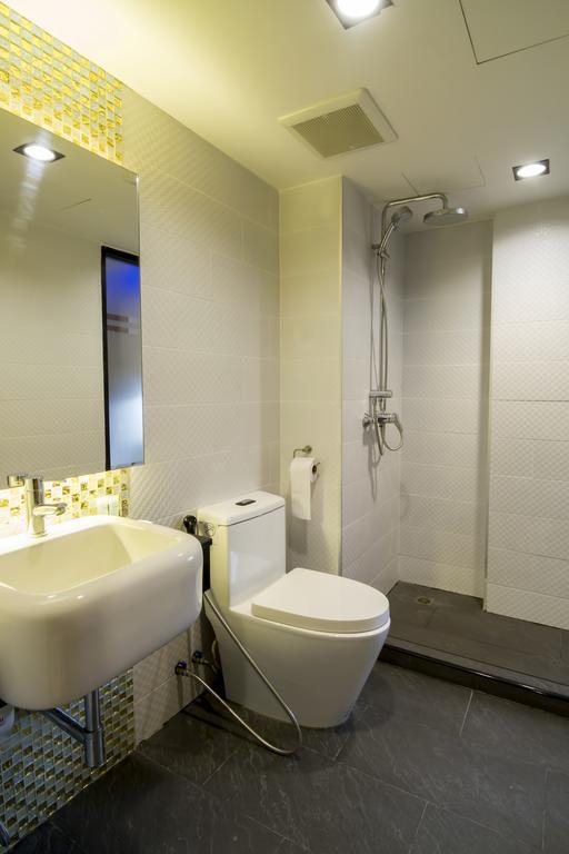 Eleven Avenue 3*
