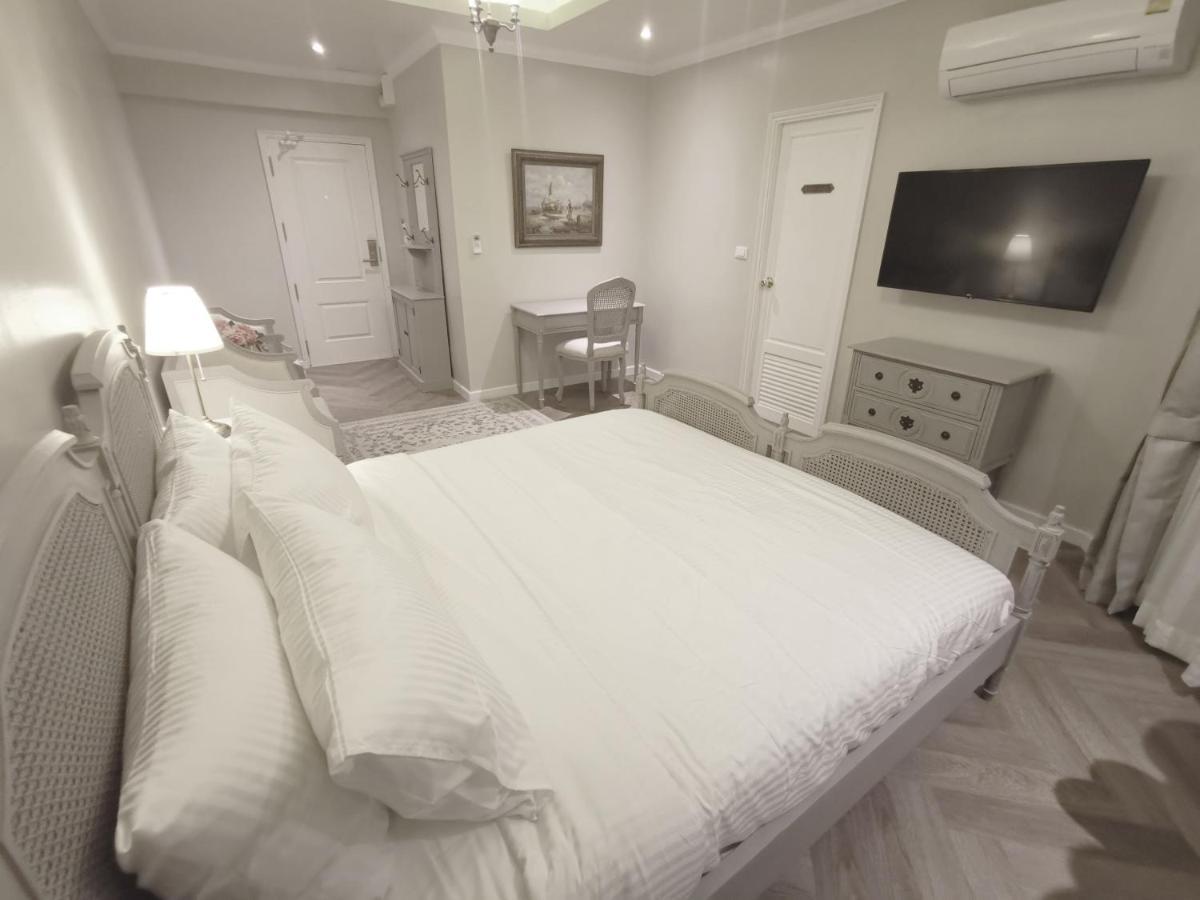 Double Bed Bangkok