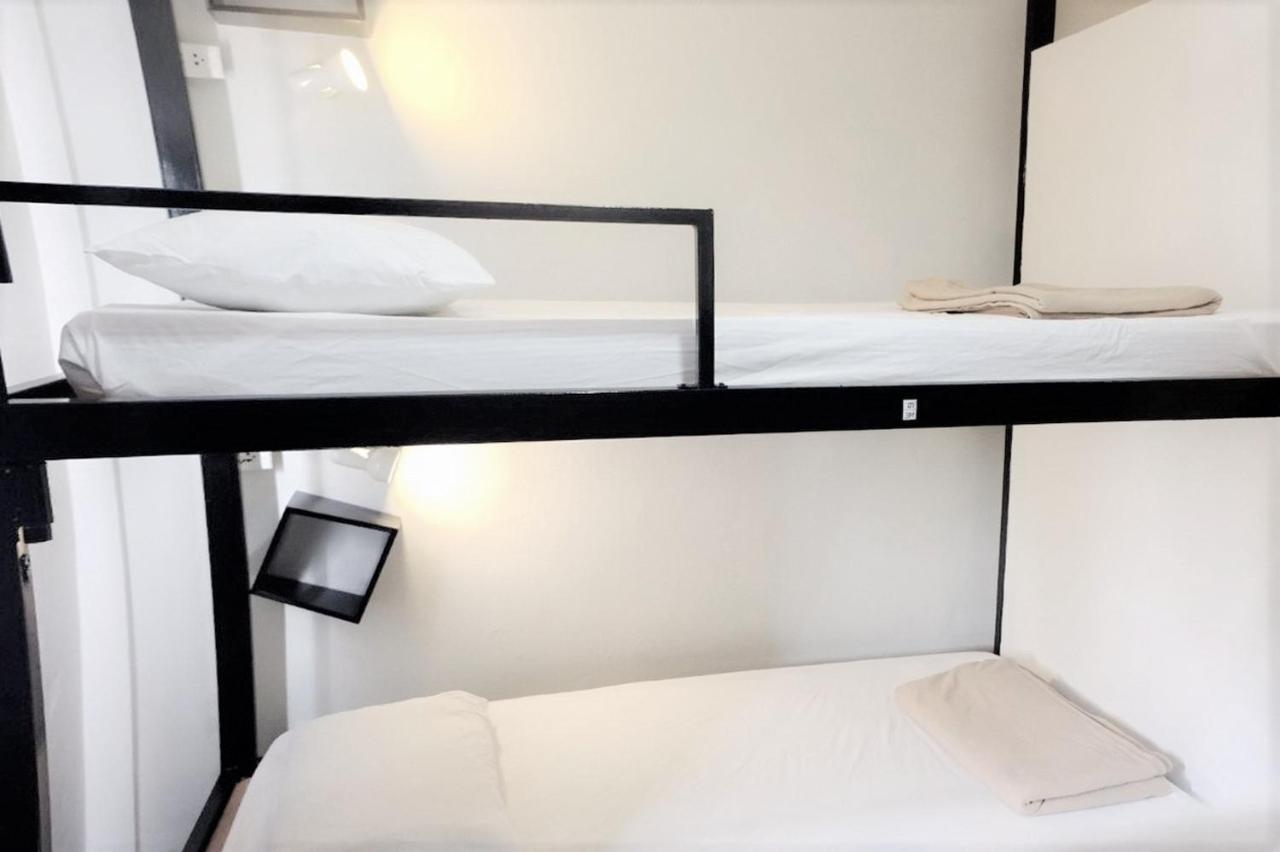 Nomad Hostel *