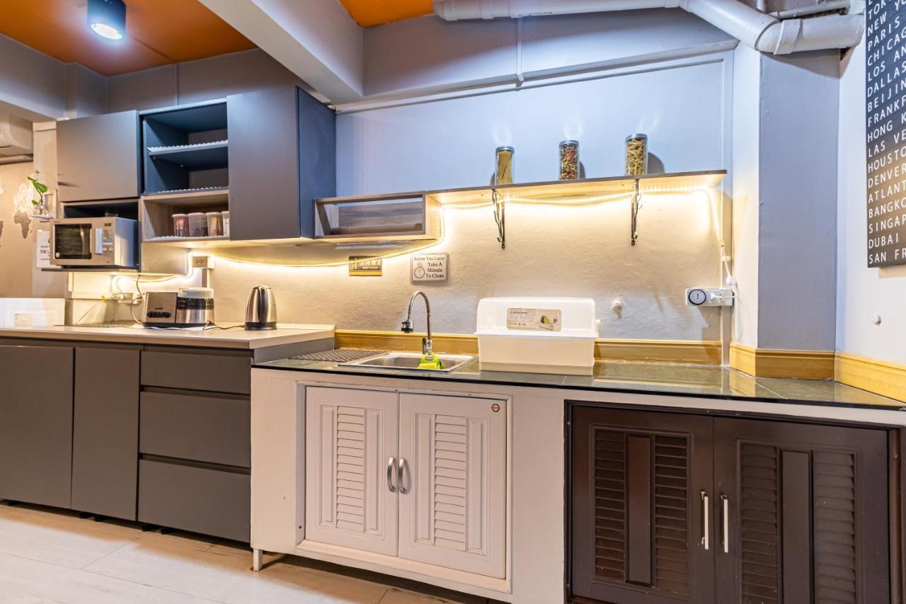 Hostel Snoozzze ใกล้รถไฟฟ้า ย่านบางรัก (adults Only) Bangkok