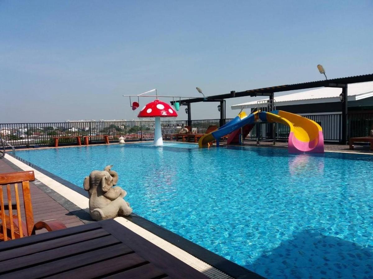Hotel B-your Don Mueang Airport 4*