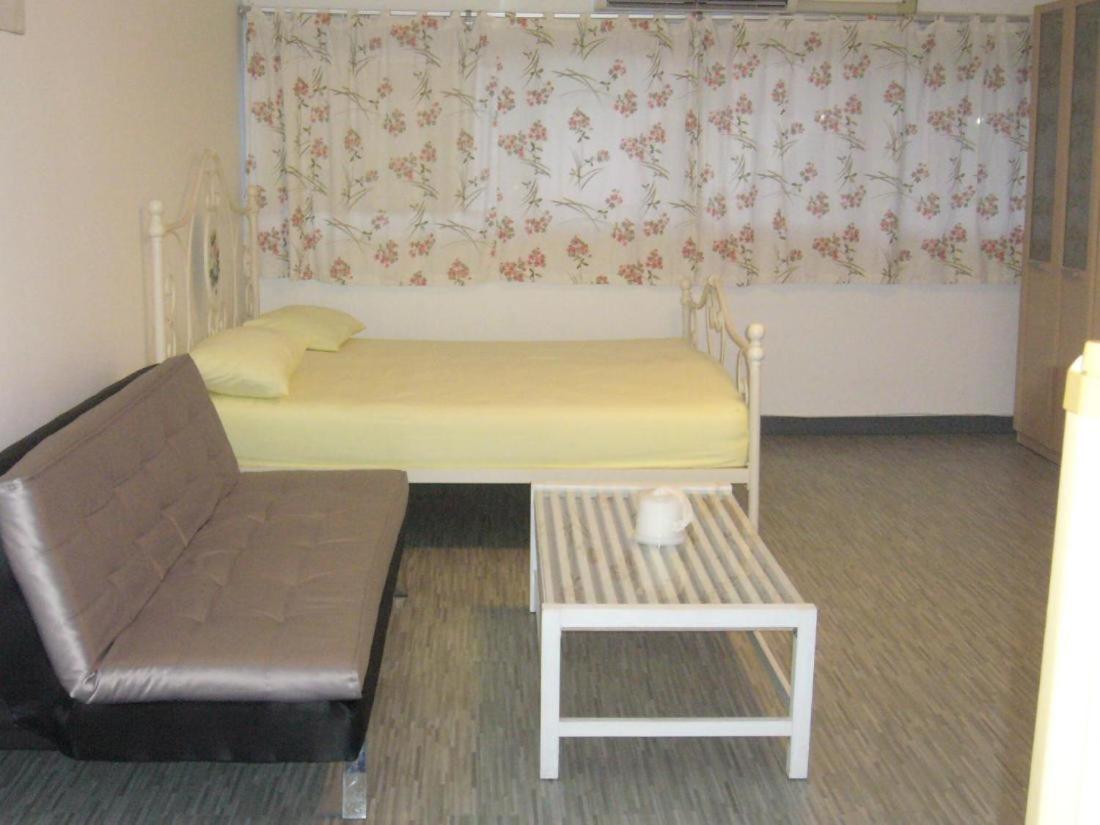 Chan Kim Don Mueang Guest House, Located In Pak Kret Guest house