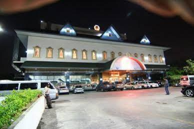 13 Coins Airport Ngam Wong Wan - Domestic Hotel Bangkok