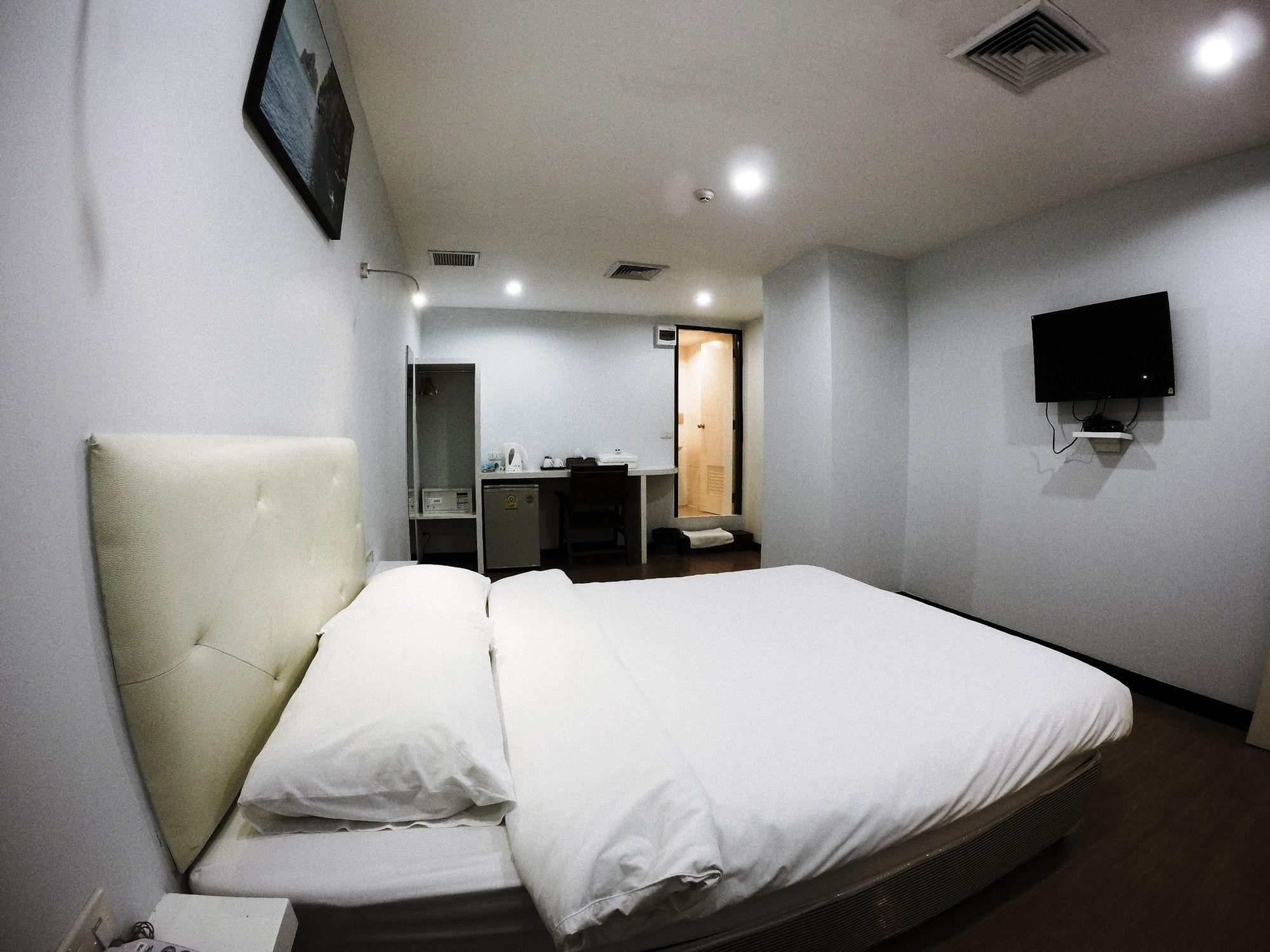 Vplace Silom 2*
