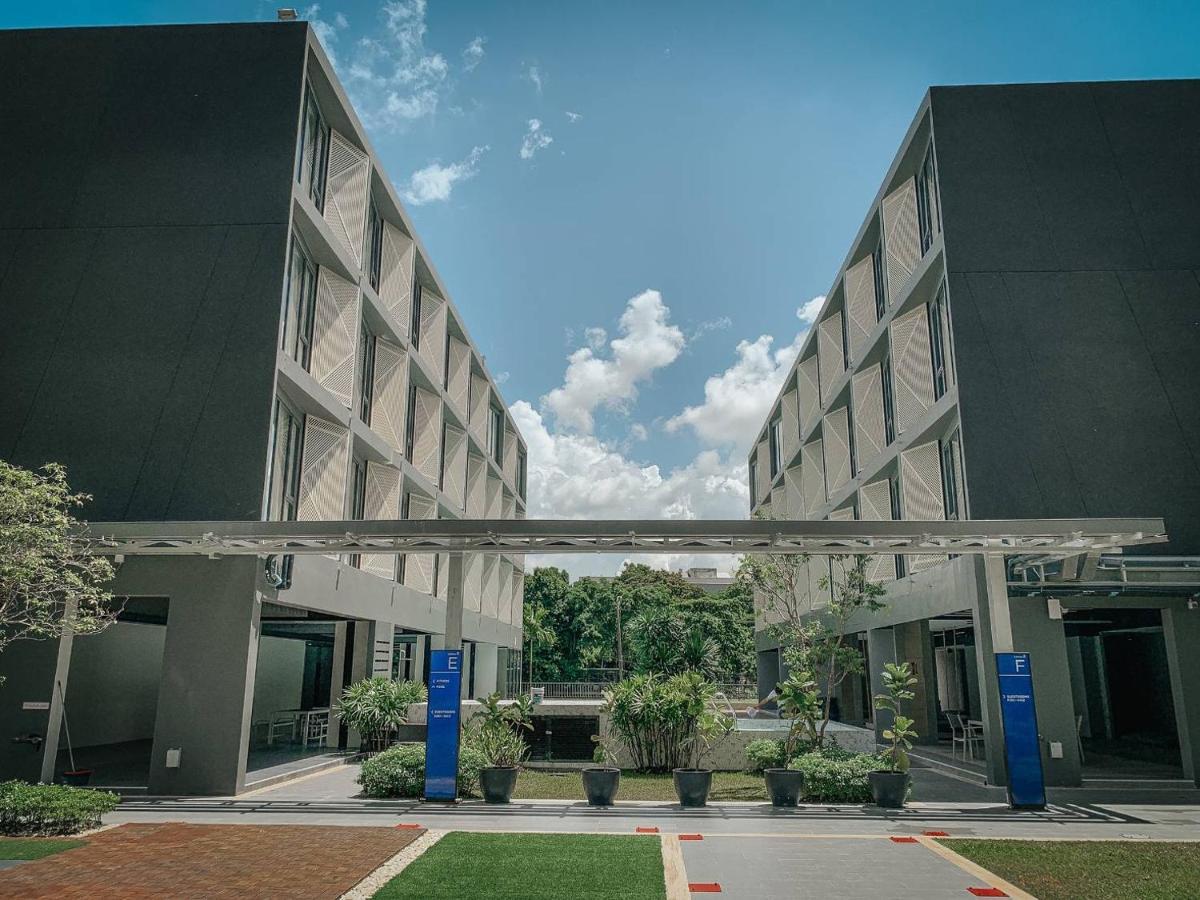 Rnp Pool Hotel