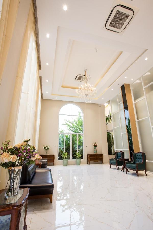 S Hotel, Navamin 4*