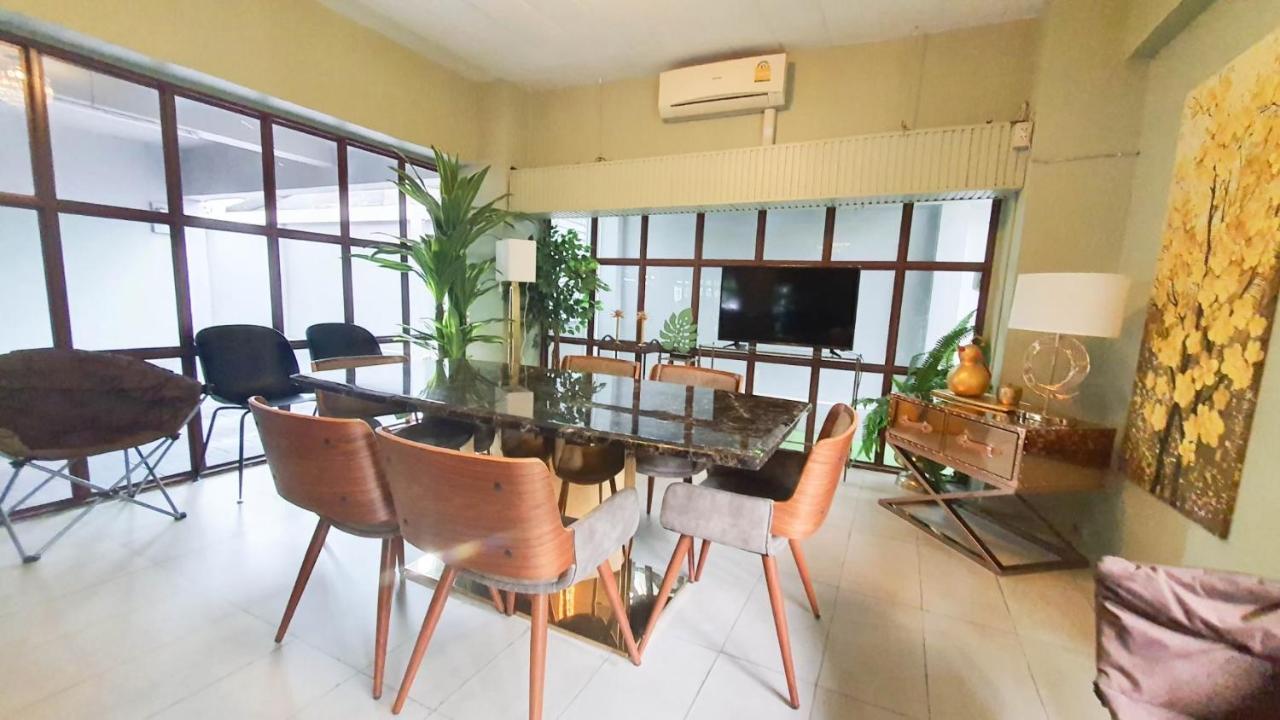 Roomquest Ratchada Hotel 3*