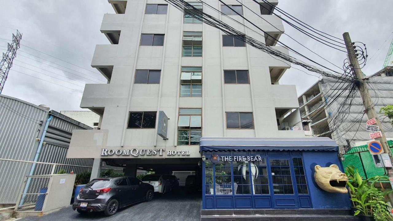 Roomquest Ratchada Hotel