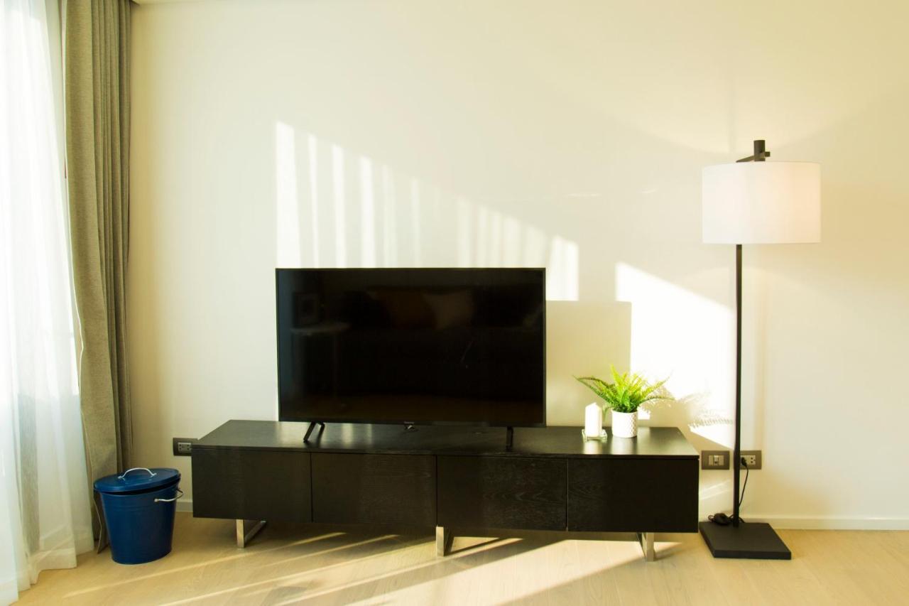 Apartment Sukhumvit 11#luxury#pool#gym#bts Nana&mrt Sukhumvit#1br#max4ppl Bangkok