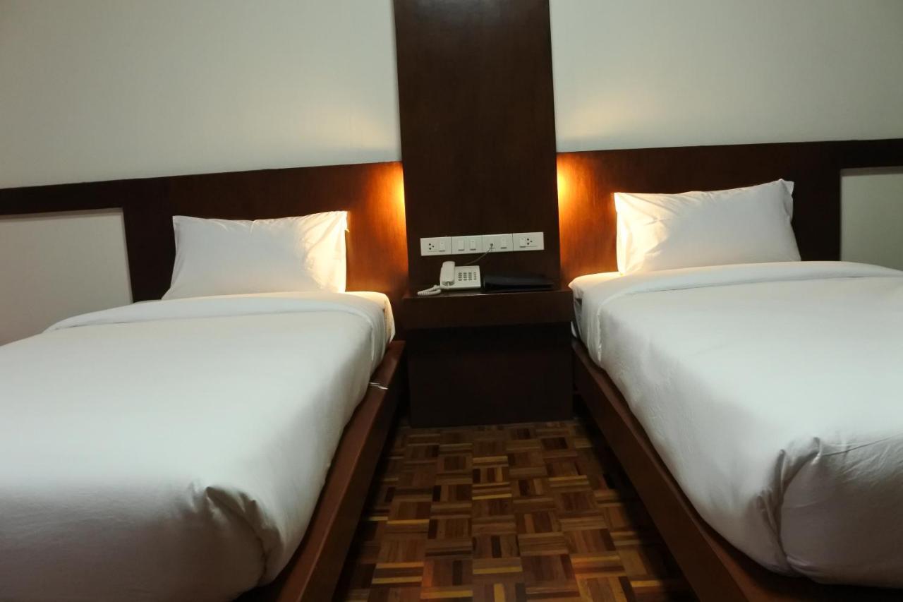 The Executive House 3*