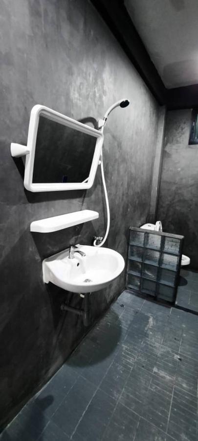 V Apartment Sathorn วี อพาตเม้นท์สาทร ห้องพักใจกลางเมือง ท่ามกลางแหล่งขายอาหารมากมาย เดินทางสะดวก น้ำไฟ ไวไฟฟรี Apartment Bangkok