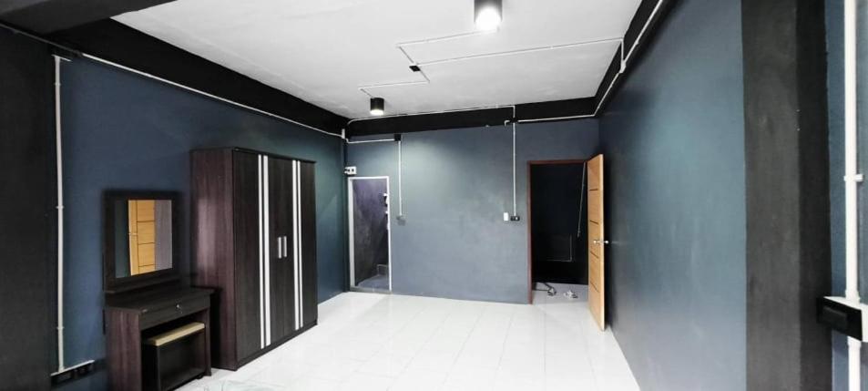 Apartment V Apartment Sathorn วี อพาตเม้นท์สาทร ห้องพักใจกลางเมือง ท่ามกลางแหล่งขายอาหารมากมาย เดินทางสะดวก น้ำไฟ ไวไฟฟรี