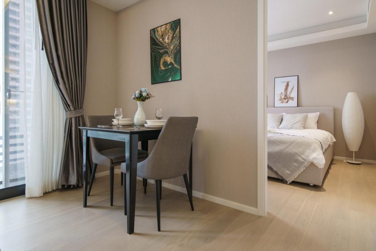 Apartment Sukhumvit 11#luxury#pool#gym#bts Nana&mrt Sukhumvit#1br#max4ppl Bangkok